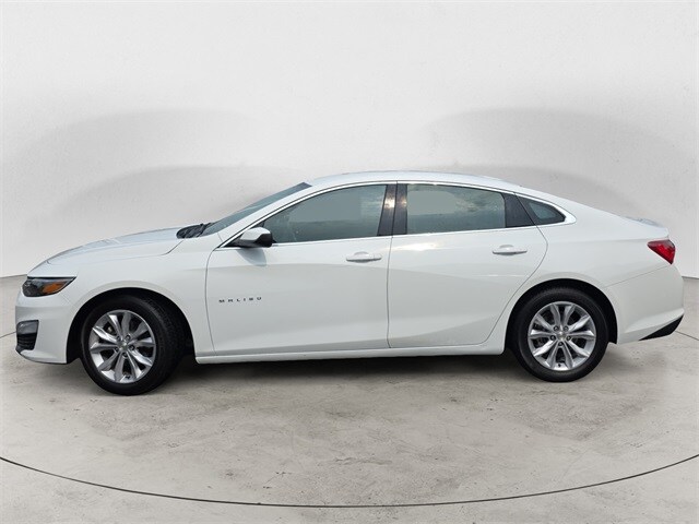 2022 Chevrolet Malibu 1LT photo 2