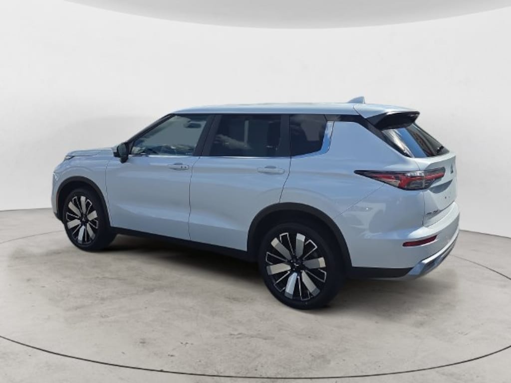 Used 2025 Mitsubishi Outlander SE SUV