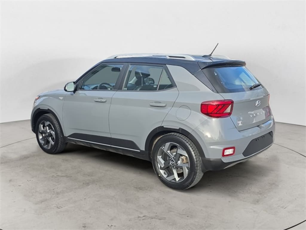 Used 2023 Hyundai Venue Limited SUV
