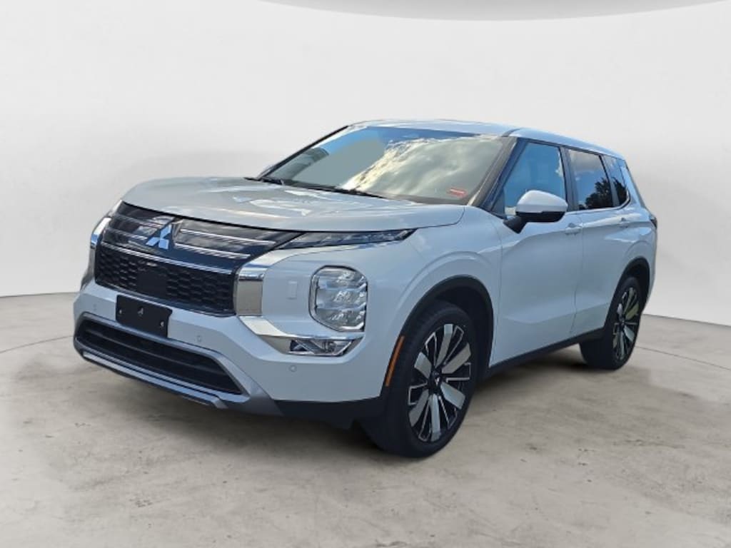 Used 2025 Mitsubishi Outlander SE SUV