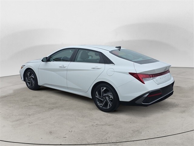 2025 Hyundai Elantra SEL Convenience photo 3