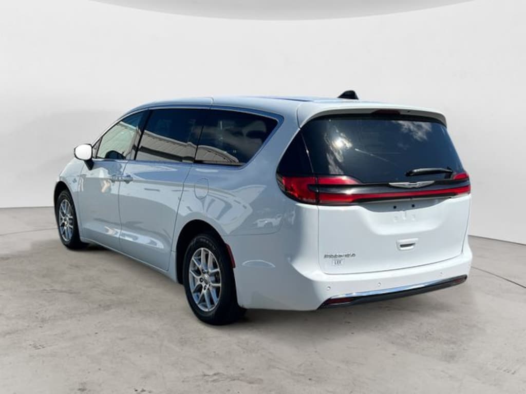 Used 2023 Chrysler Pacifica Touring L Minivan/Van
