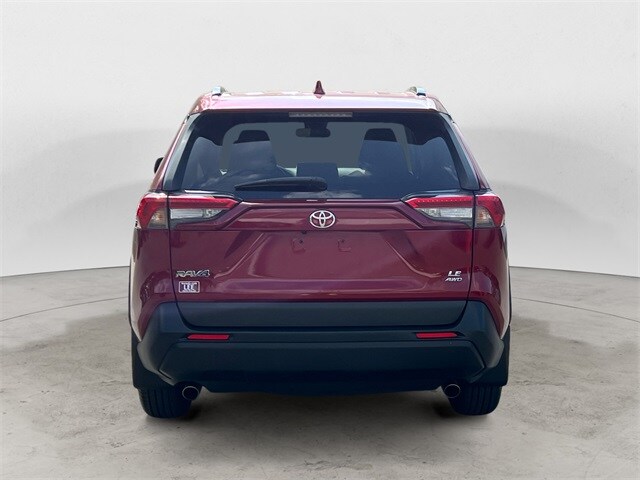 2021 Toyota RAV4 LE photo 4