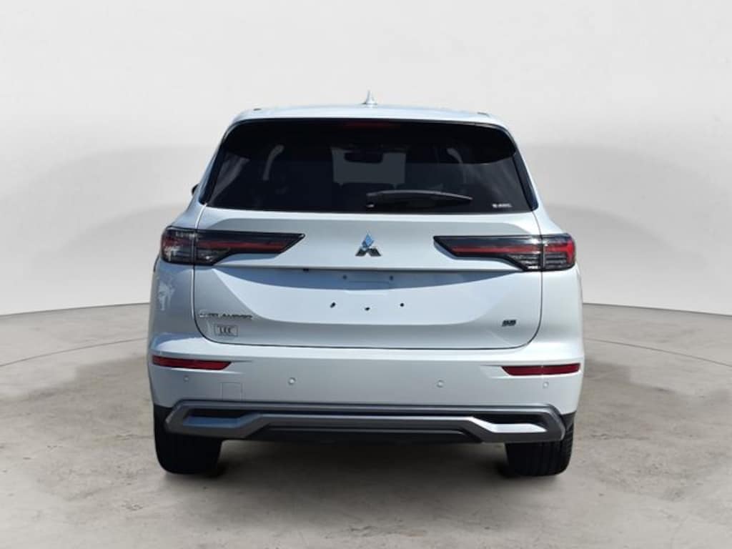 Used 2025 Mitsubishi Outlander SE SUV