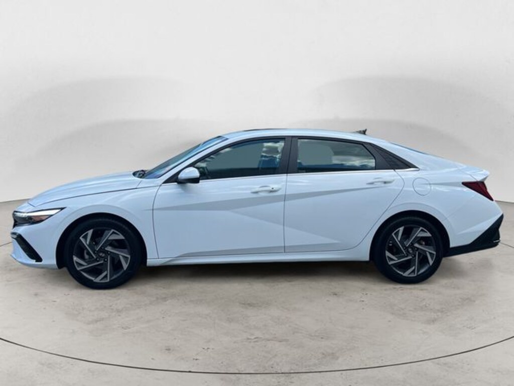 Used 2025 Hyundai Elantra SEL Convenience Sedan