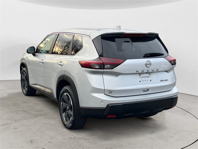 2024 Nissan Rogue SV photo 2