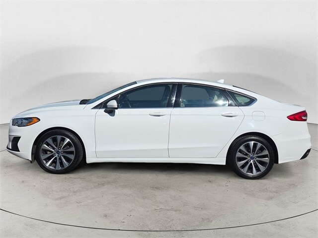 2020 Ford Fusion SE photo 2