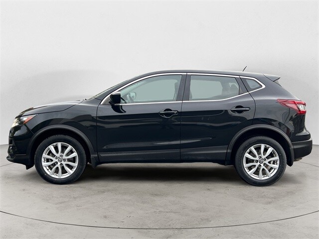 2020 Nissan Rogue Sport S photo 2