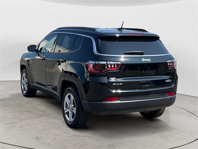 2024 Jeep Compass Latitude photo 3