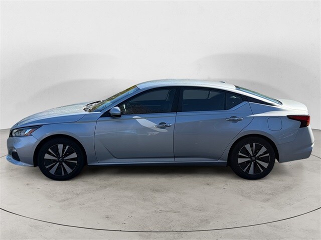 2022 Nissan Altima 2.5 SV photo 2