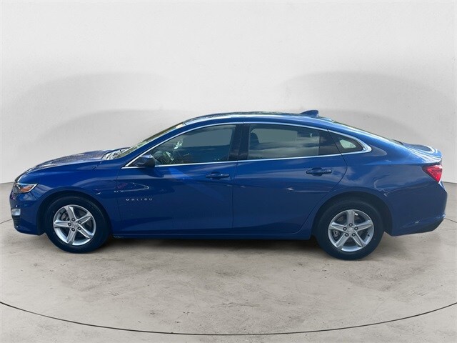 2023 Chevrolet Malibu 1LT photo 2