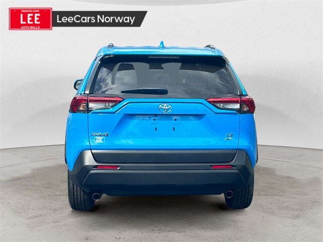 2021 Toyota RAV4 LE photo 4