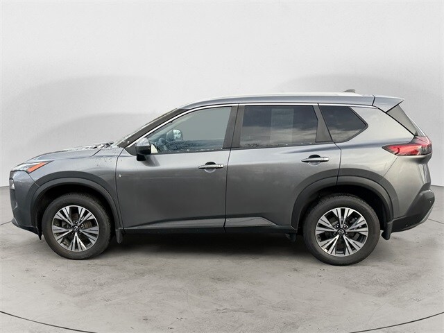 2022 Nissan Rogue SV photo 2