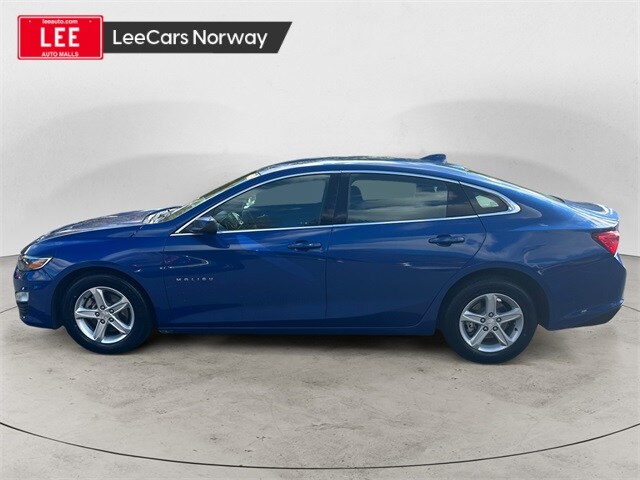 2023 Chevrolet Malibu 1LT photo 2