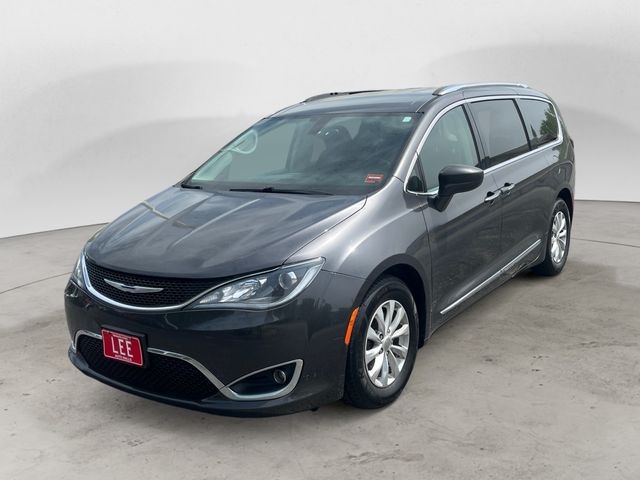 2018 Chrysler Pacifica Touring L's photo