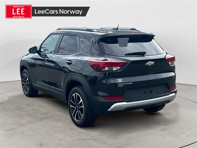 2024 Chevrolet Trailblazer LT photo 2