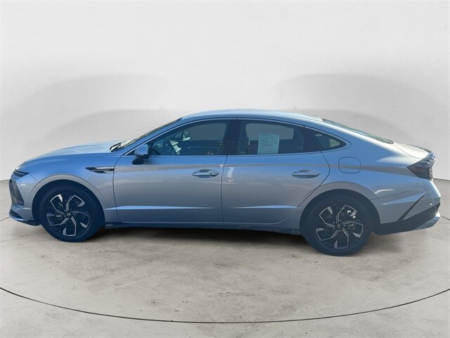 2025 Hyundai Sonata SEL photo 2
