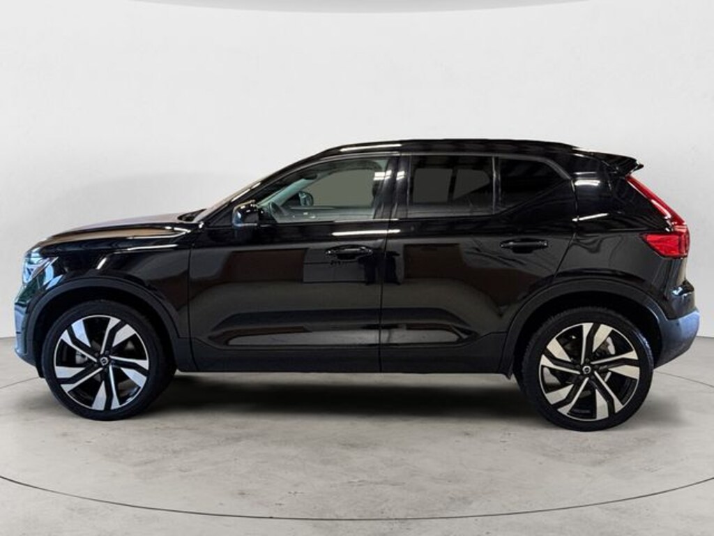 Used 2023 Volvo XC40 B5 Plus Dark Theme SUV