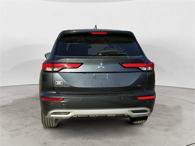 2024 Mitsubishi Outlander SE Black Edition photo 4
