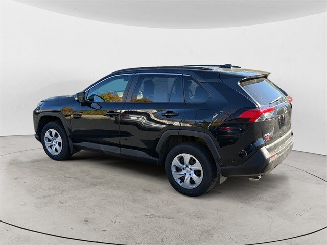 2020 Toyota RAV4 LE photo 3