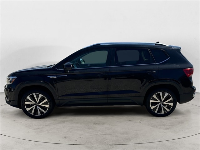 Used 2022 Volkswagen Taos SE with VIN 3VVYX7B21NM094160 for sale in Topsham, ME