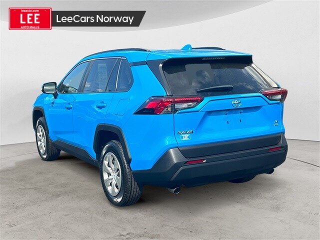 2021 Toyota RAV4 LE photo 3