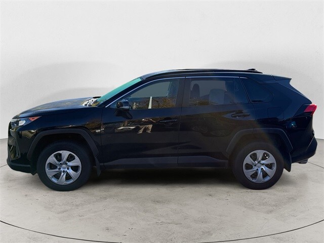 2020 Toyota RAV4 LE photo 2