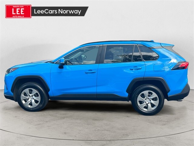 2021 Toyota RAV4 LE photo 2