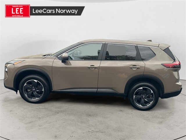 2025 Nissan Rogue SV photo 2