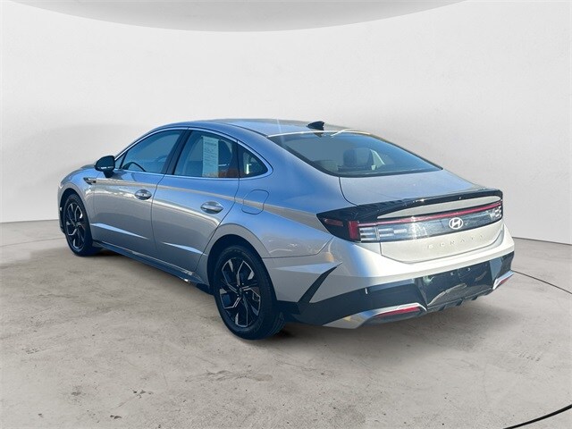 2025 Hyundai Sonata SEL photo 3
