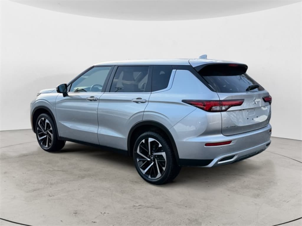 Used 2024 Mitsubishi Outlander SE Black Edition SUV