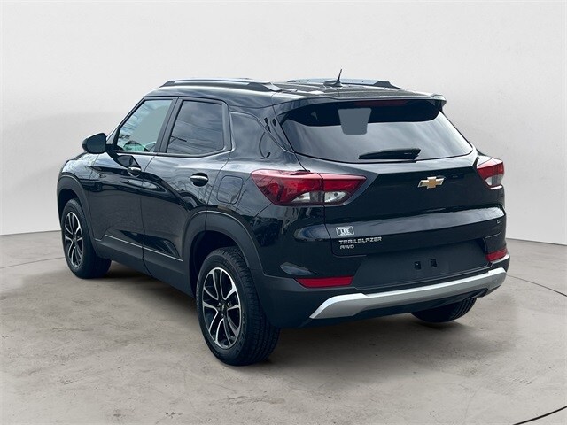 2024 Chevrolet Trailblazer LT photo 2