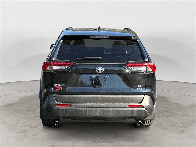 2020 Toyota RAV4 LE photo 4