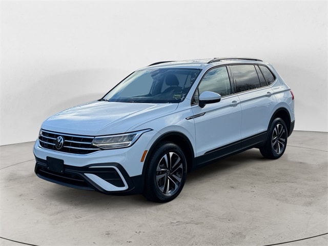 2024 Volkswagen Tiguan S's photo