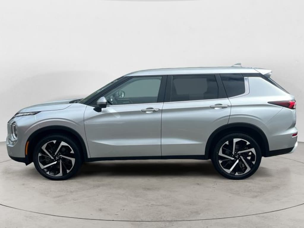 Used 2024 Mitsubishi Outlander SE Black Edition SUV