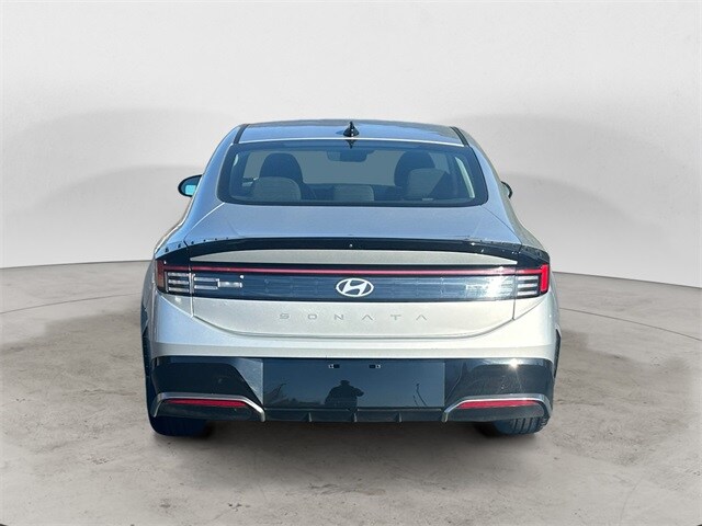 2025 Hyundai Sonata SEL photo 4