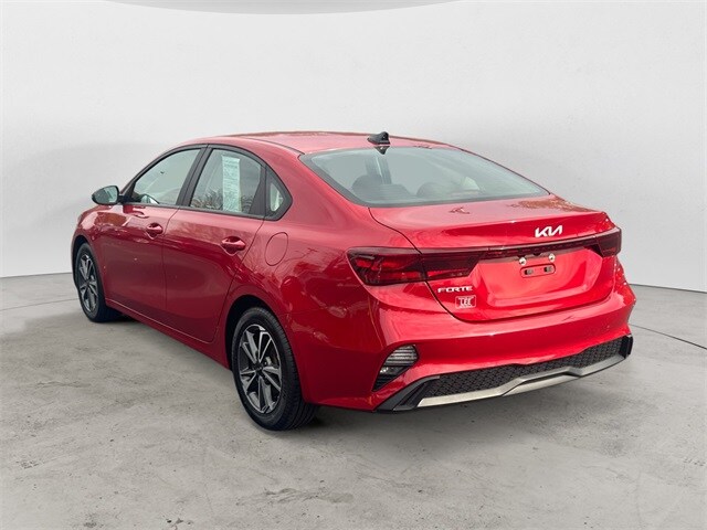 2023 Kia Forte LXS photo 3