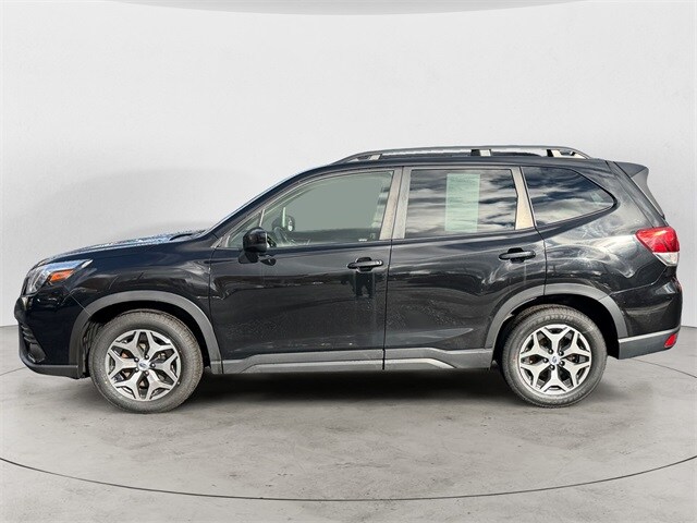 2022 Subaru Forester Premium photo 2