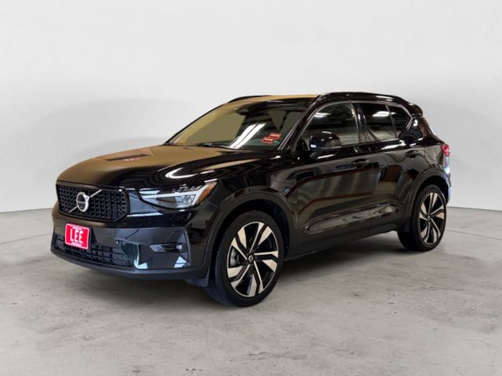 Used 2023 Volvo XC40 B5 Plus Dark Theme SUV