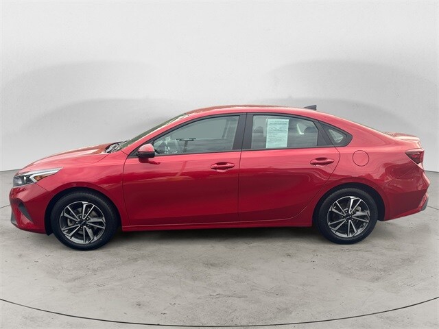 2023 Kia Forte LXS photo 2
