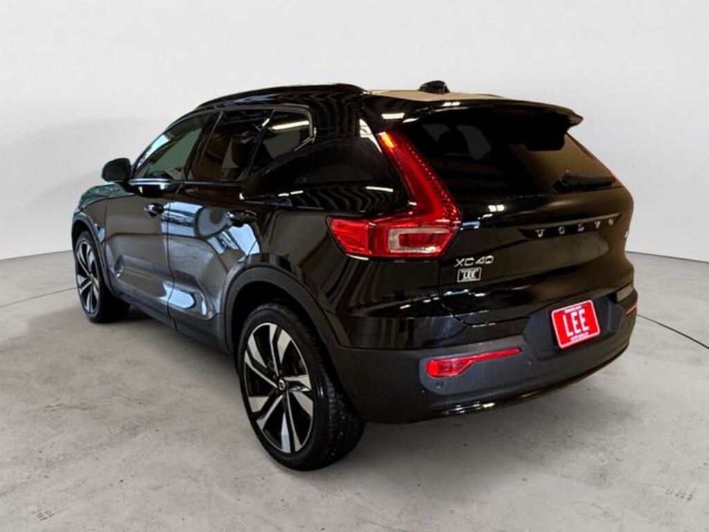 Used 2023 Volvo XC40 B5 Plus Dark Theme SUV