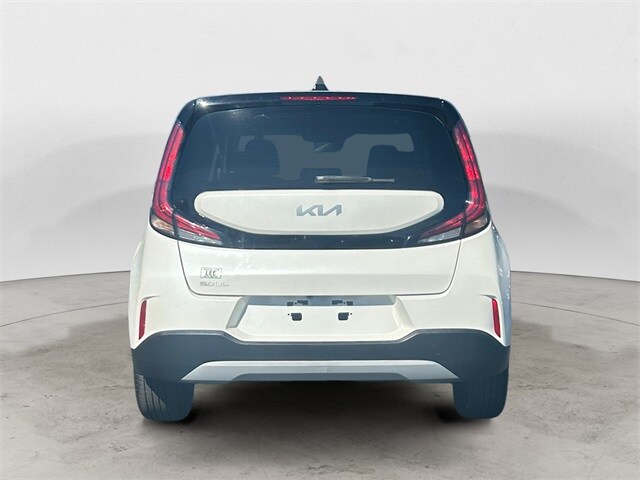 2023 Kia Soul LX photo 3