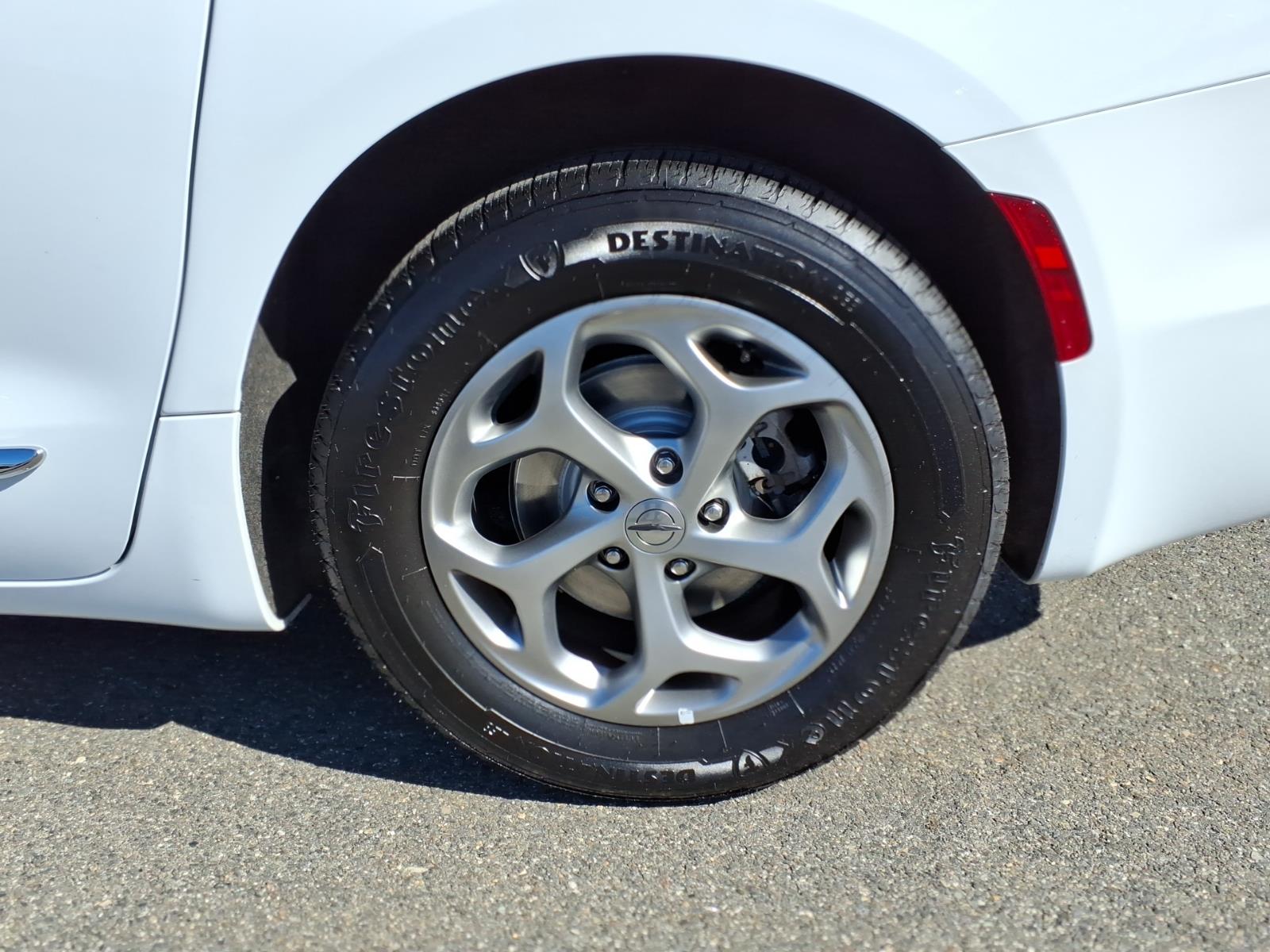 used 2023 Chrysler Pacifica car, priced at $29,333