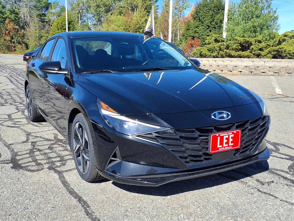 2023 Hyundai Elantra SEL photo 3