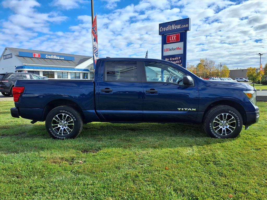2022 Nissan Titan SV photo 3