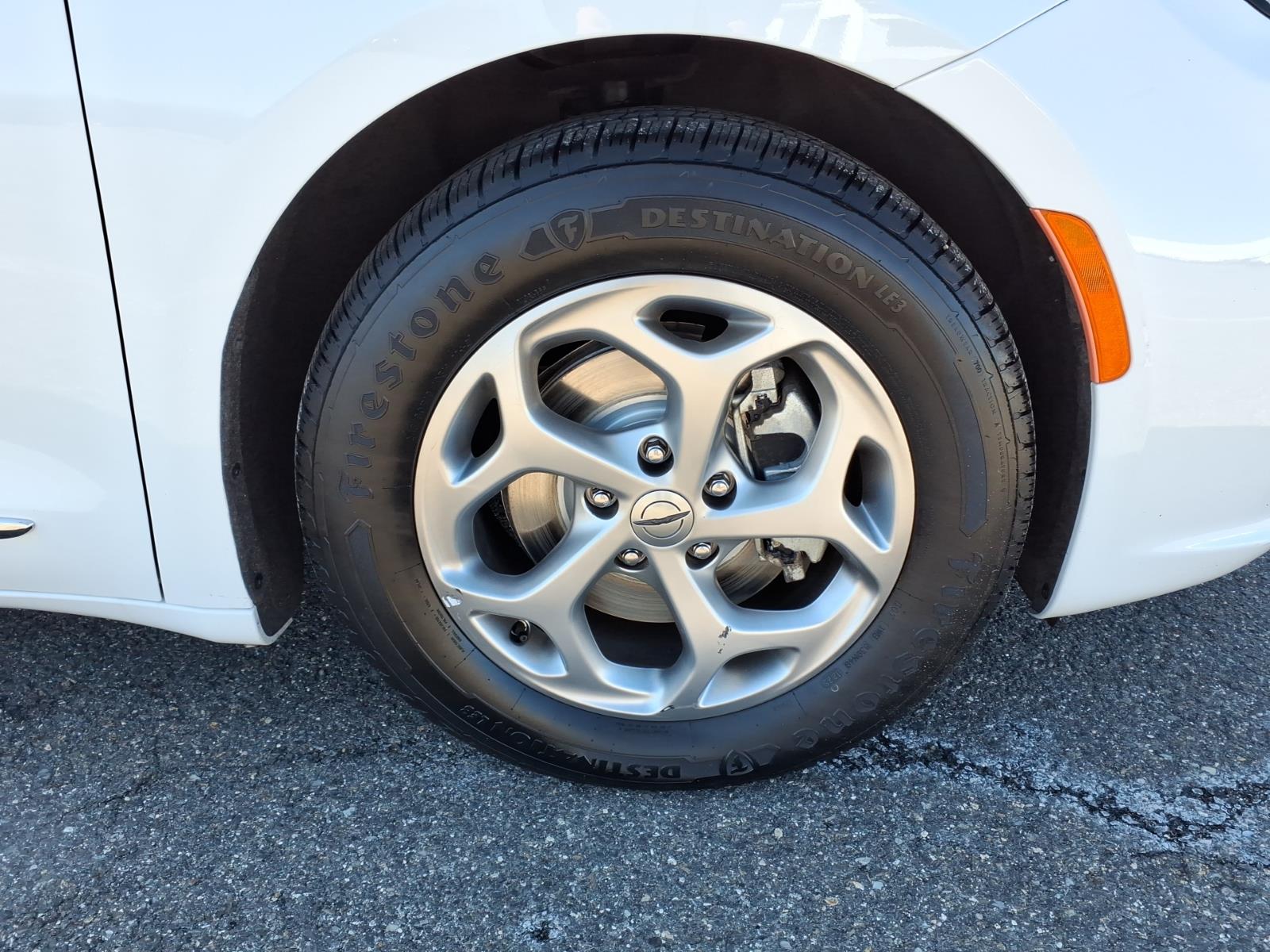 used 2023 Chrysler Pacifica car, priced at $29,333