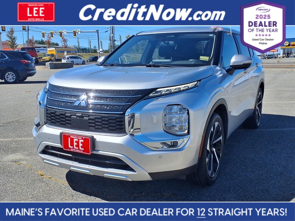 2024 Mitsubishi Outlander SE's photo