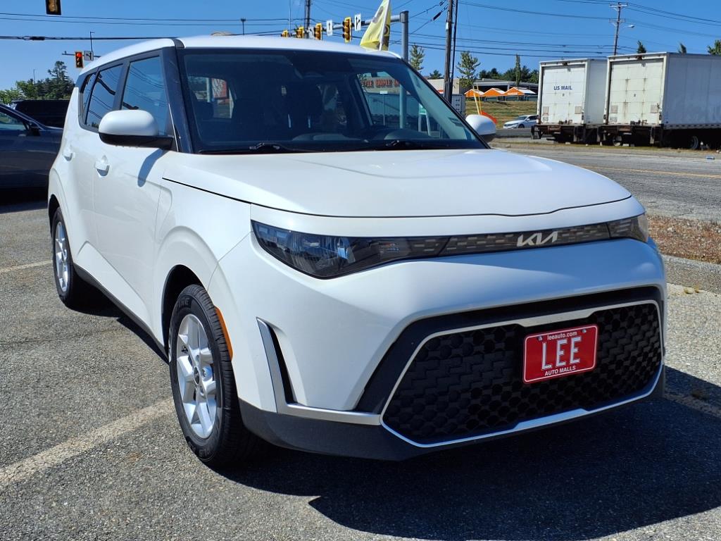 2023 Kia Soul LX photo 3