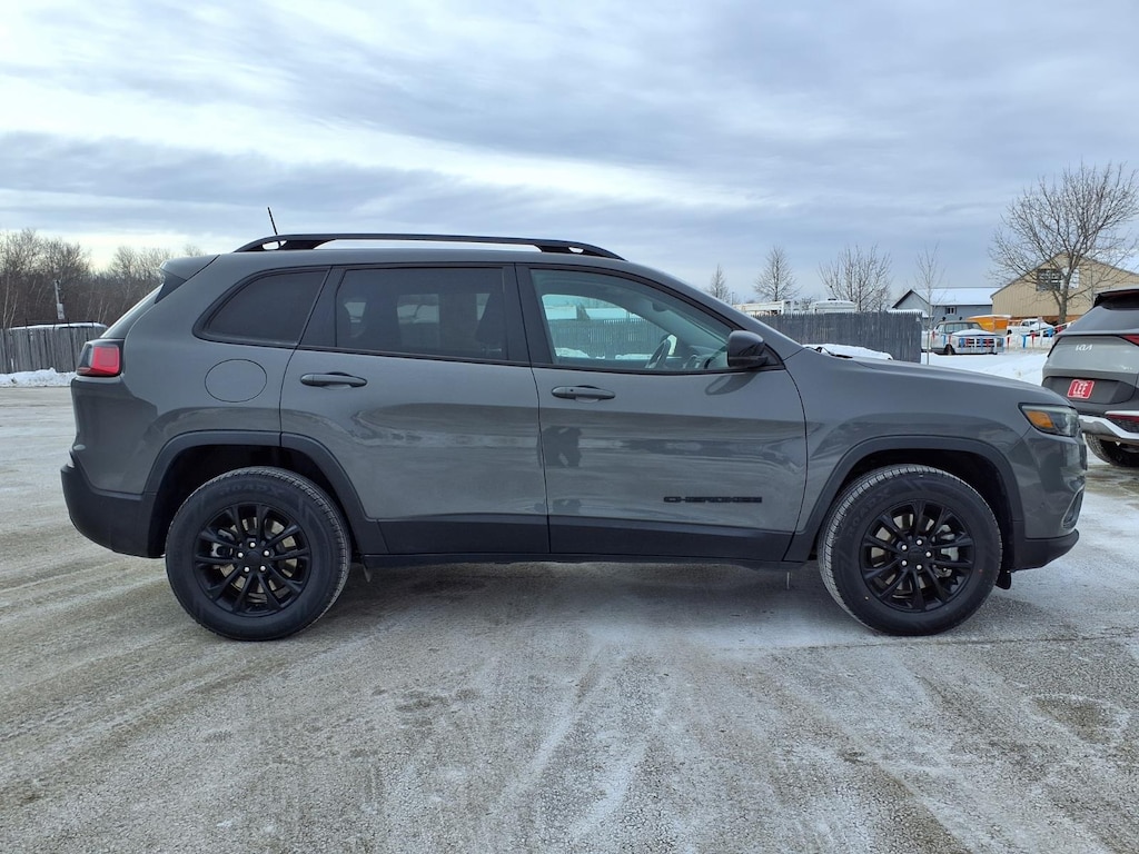 Used 2023 Jeep Cherokee Altitude SUV