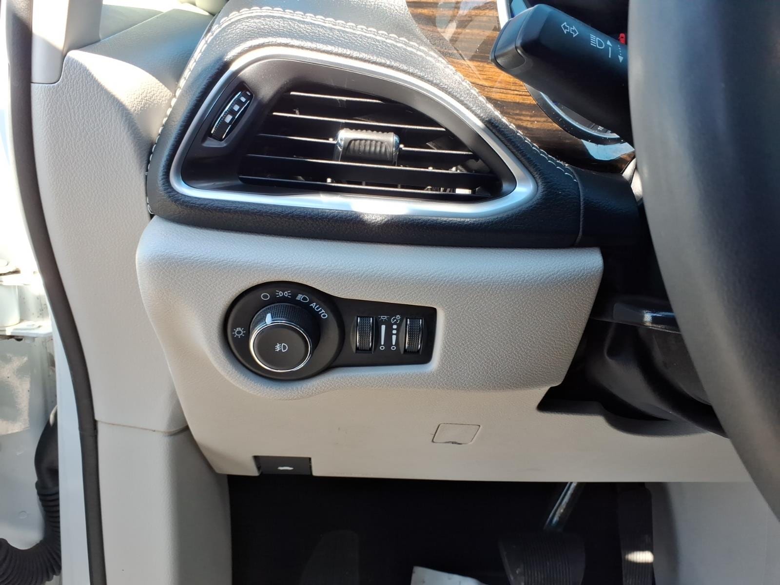 used 2023 Chrysler Pacifica car, priced at $29,333